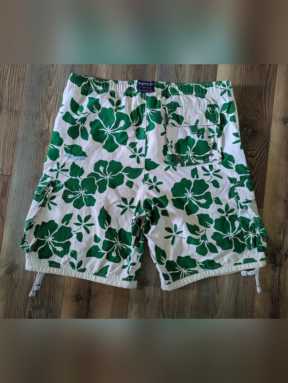 Abercrombie & Fitch Green & White Hawaiian Floral Cargo Surf Swim Board Shorts